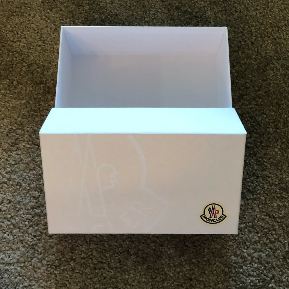 Moncler Empty new box